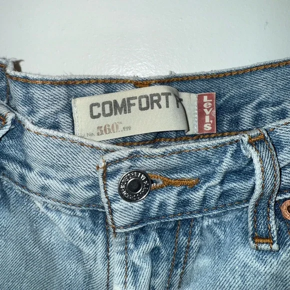 Levi’s comfort fit distressed jean shorts - Picture 3 of 4